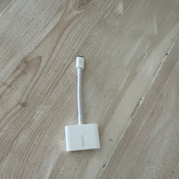 Belkin White Lightning Audio and Charger Adapter - Picture 2 of 5